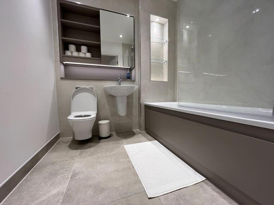 2 Bed Penthouse Style Apartment Лондон Екстер'єр фото